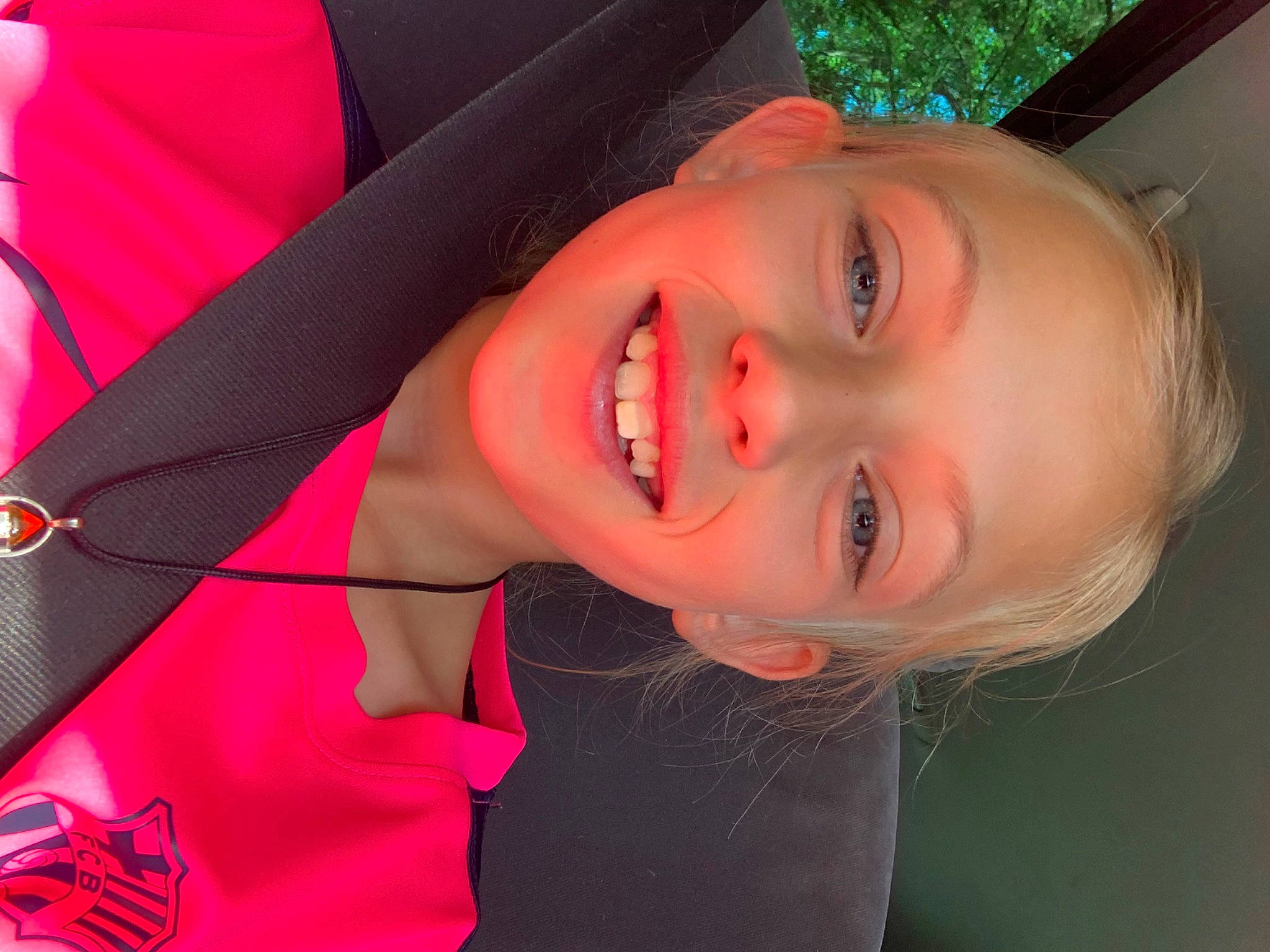 Hasna participe au concours pour gagner de l'argent avec cette photo : electric_blue, eye, eyebrow, eyelash, face, fun, happy, head, joy, leisure, lip, magenta, neck, nose, person, plant, skin, sleeve, smile, toddler