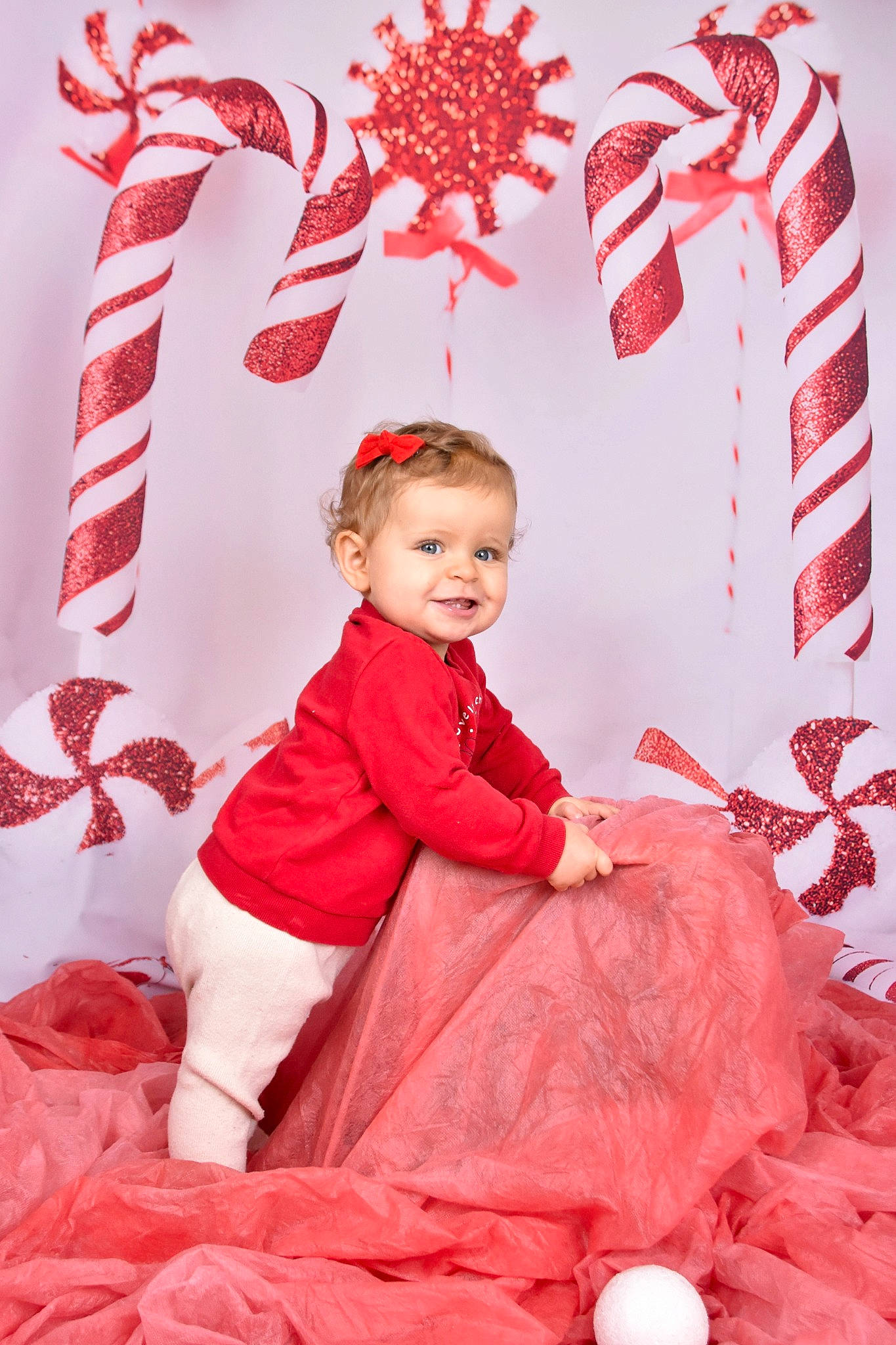 Léana participe au concours pour gagner de l'argent avec cette photo : art, arthropod, design, dress, event, fashion_design, happy, joy, magenta, mammal, pattern, peach, person, pink, red, sleeve, smile, textile, toddler, vertebrate