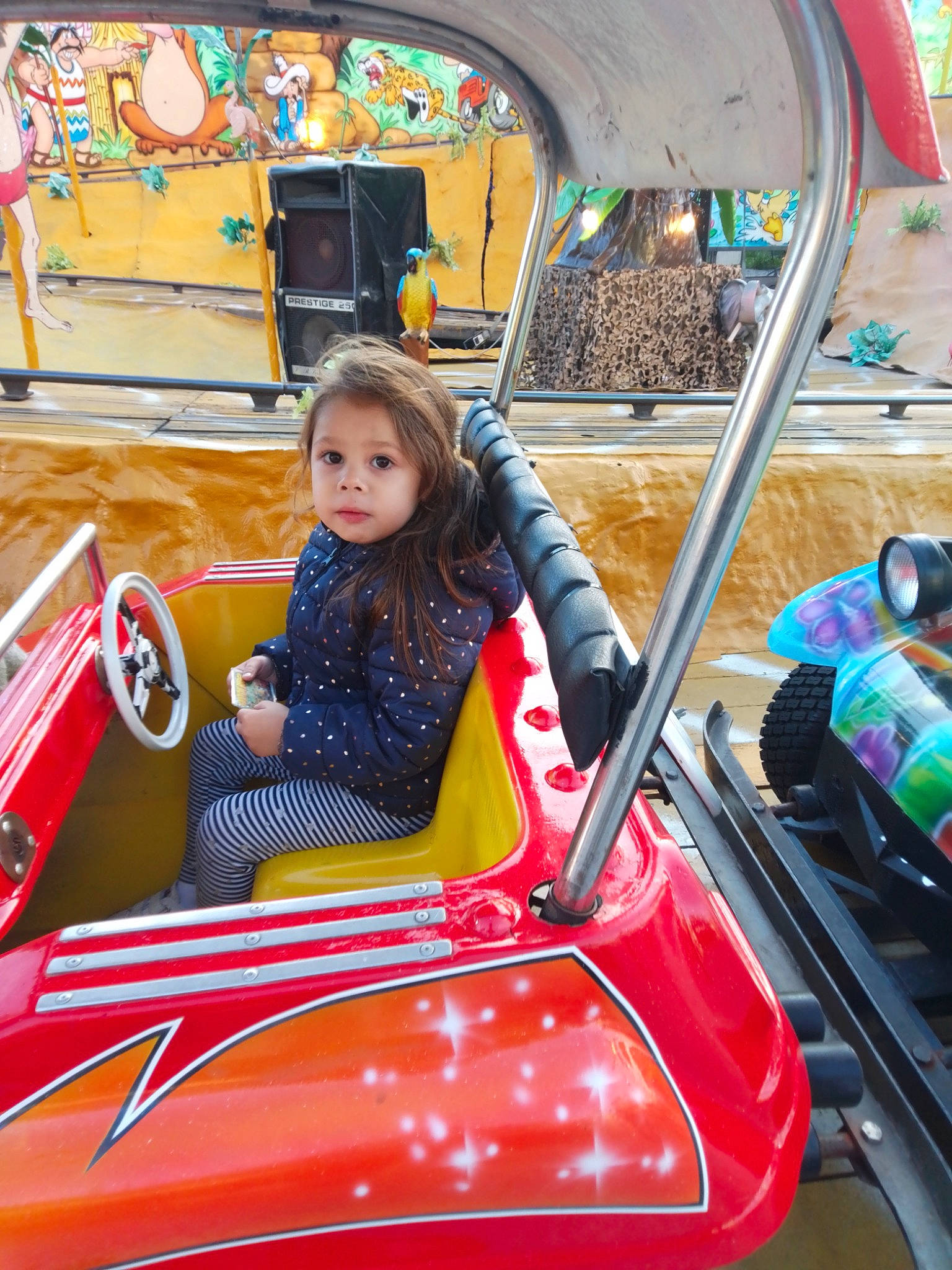 Jade a rejoint le concours — aidez-le/la à gagner de superbes lots ! amusement_park, amusement_ride, auto_part, automotive_design, automotive_exterior, bumper, child, classic, fun, hood, leisure, mode_of_transport, motor_vehicle, nonbuilding_structure, person, playground, recreation, toddler, vehicle, vehicle_door