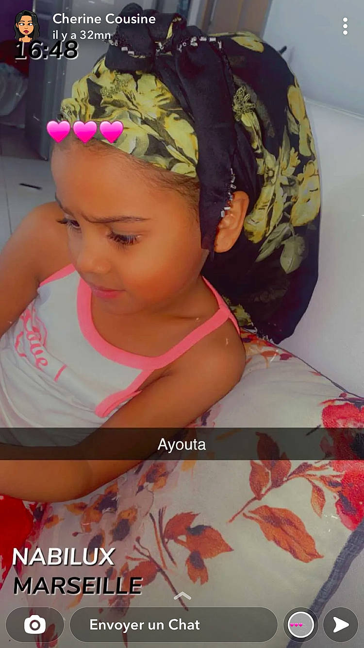 Aya participe au concours pour gagner de l'argent avec cette photo : arm, baby, cap, child, cool, eyebrow, eyelash, fun, hair_accessory, happy, headband, headgear, headpiece, jewellery, magenta, pattern, person, pink, skin, toddler