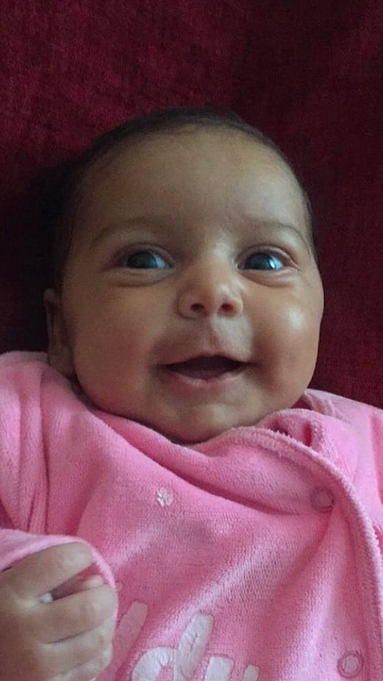 Aya participe au concours pour gagner de l'argent avec cette photo : baby, baby_toddler_clothing, cheek, chin, ear, eyebrow, eyelash, finger, happy, human_body, iris, lip, magenta, mouth, nose, person, pink, skin, sleeve, smile