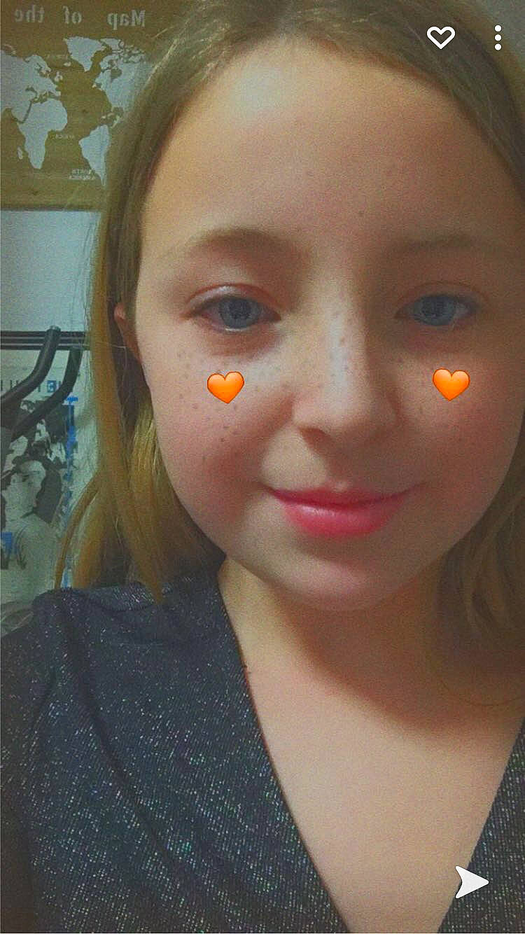 Zoe a rejoint le concours — aidez-le/la à gagner de superbes lots ! cheek, chin, earrings, eyebrow, eyelash, forehead, iris, jaw, joy, lip, neck, organ, person, portrait, selfie, throat