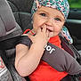 Alba a rejoint le concours — aidez-le/la à gagner de superbes lots ! baby, car_seat, child, curious, cute, face, finger_in_mouth, gray_seat, happy, headscarf, indoor, orange_clothing, portrait, safety, seat, seatbelt, smile, toddler, window, young_child