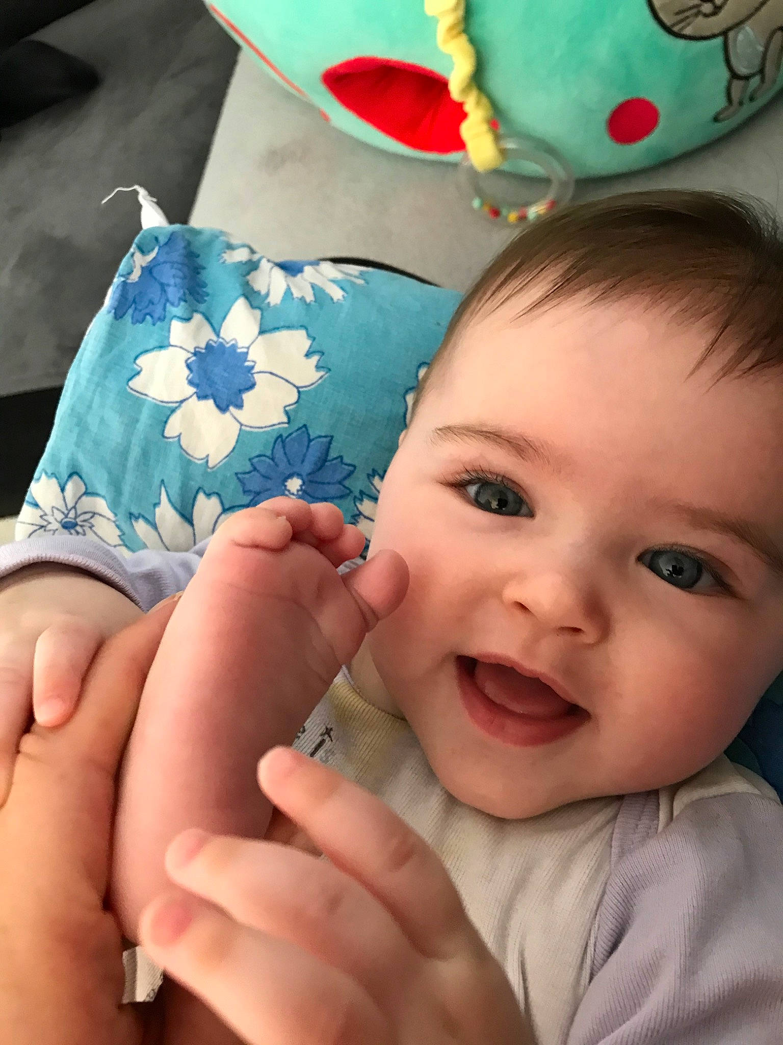 Lana-rose participe au concours pour gagner de l'argent avec cette photo : baby, cheek, child, face, finger, gesture, hand, head, leg, lip, mouth, nail, nose, person, skin, smile, thumb, toddler