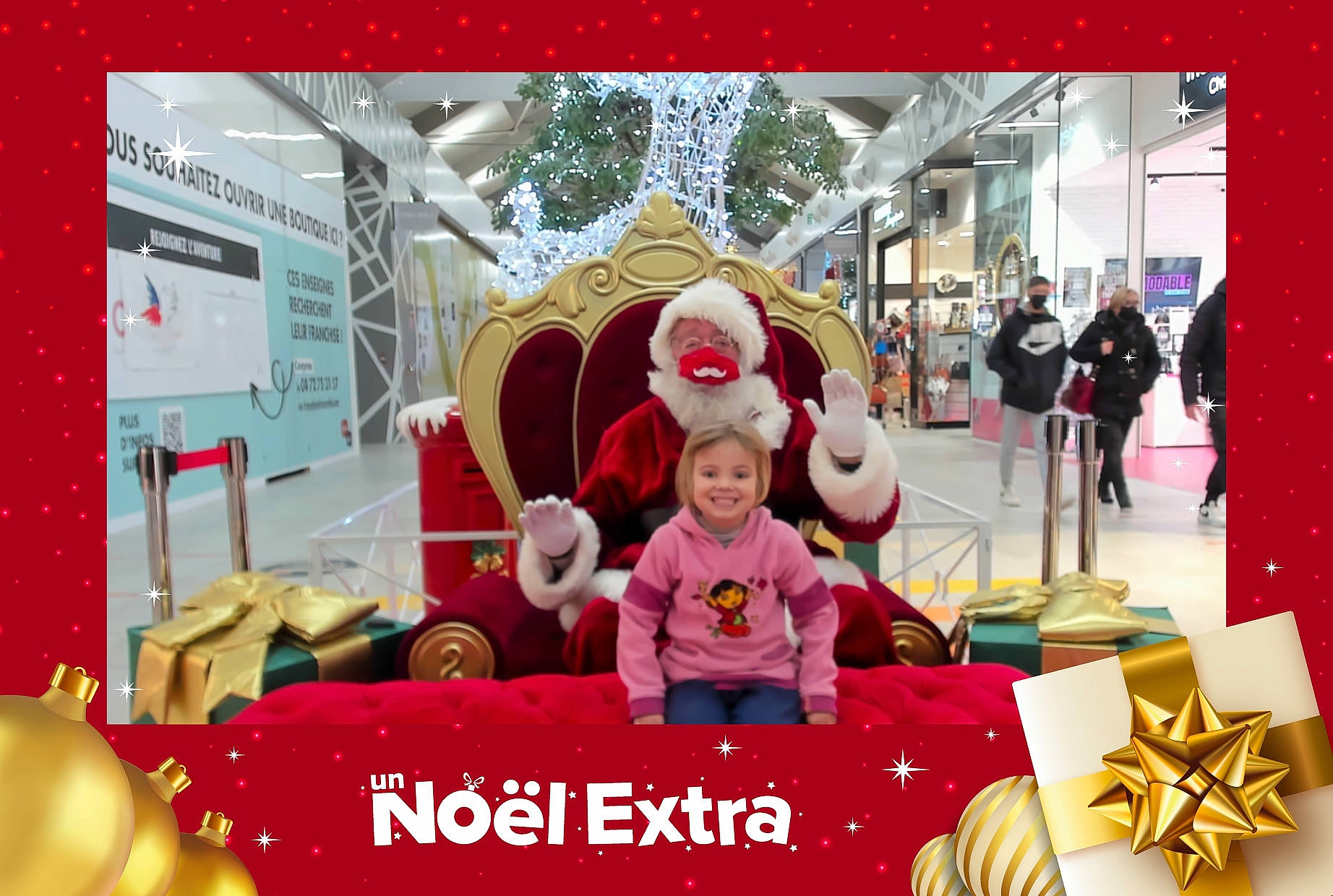 Manon a rejoint le concours — aidez-le/la à gagner de superbes lots ! beauty, christmas, christmas_decoration, christmas_eve, decoration, event, fun, happy, holiday, interior_design, joy, leisure, lighting, magenta, person, pink, recreation, santa_claus, smile, stuffed_toy