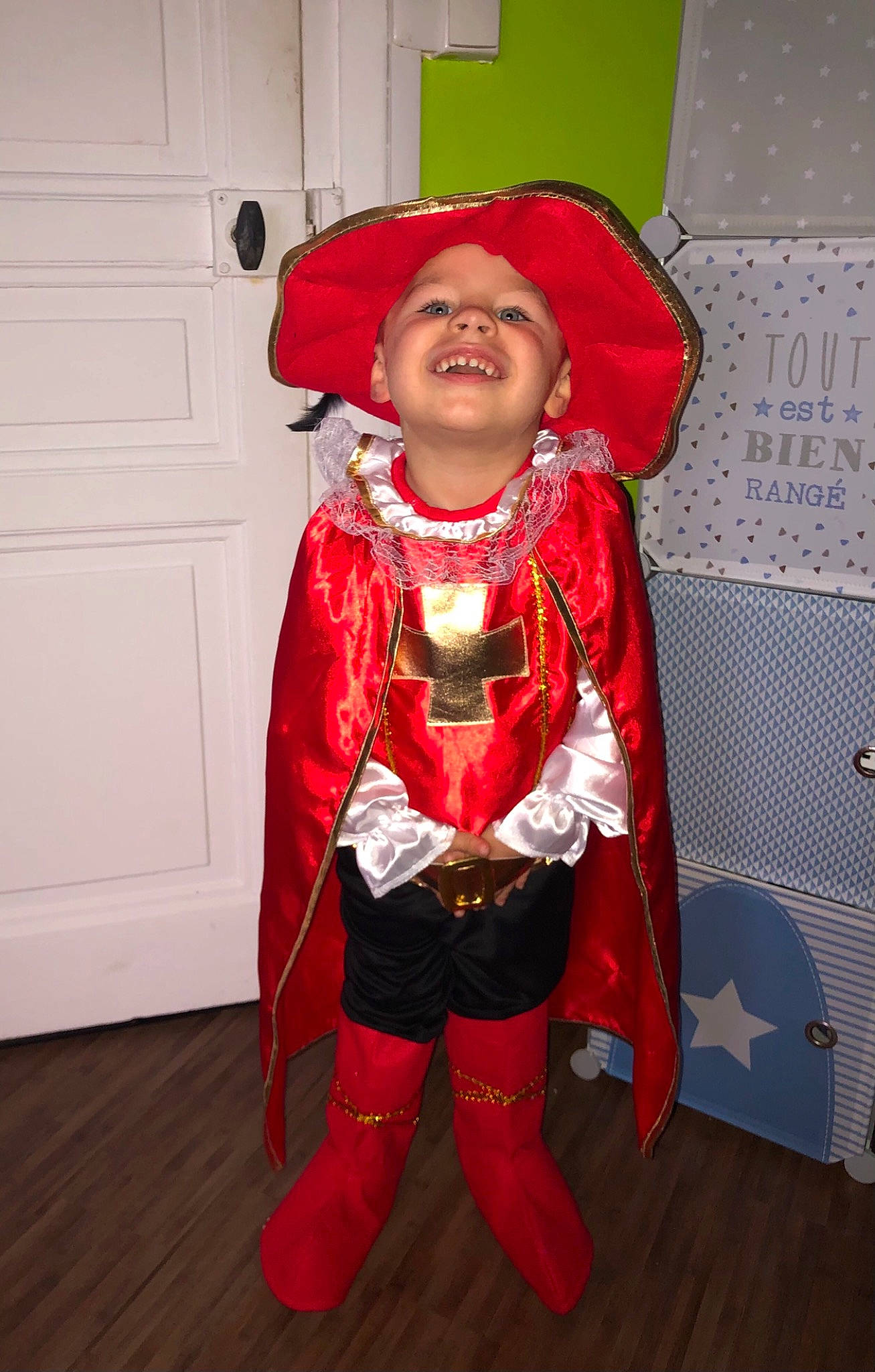 Tïago a rejoint le concours — aidez-le/la à gagner de superbes lots ! child, cosplay, costume, fictional_character, fun, joy, outerwear, person, red, smile, toddler