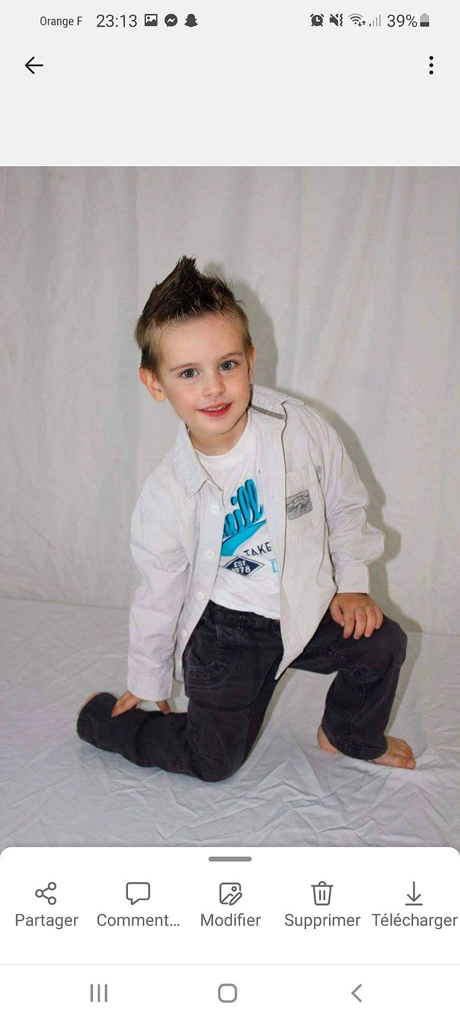 Axel participe au concours pour gagner de l'argent avec cette photo : baby_toddler_clothing, blazer, cheek, child, collar, denim, dress_shirt, eye, fashion_design, flash_photography, flooring, formal_wear, fun, hair, happy, human_body, joy, neck, person, sleeve