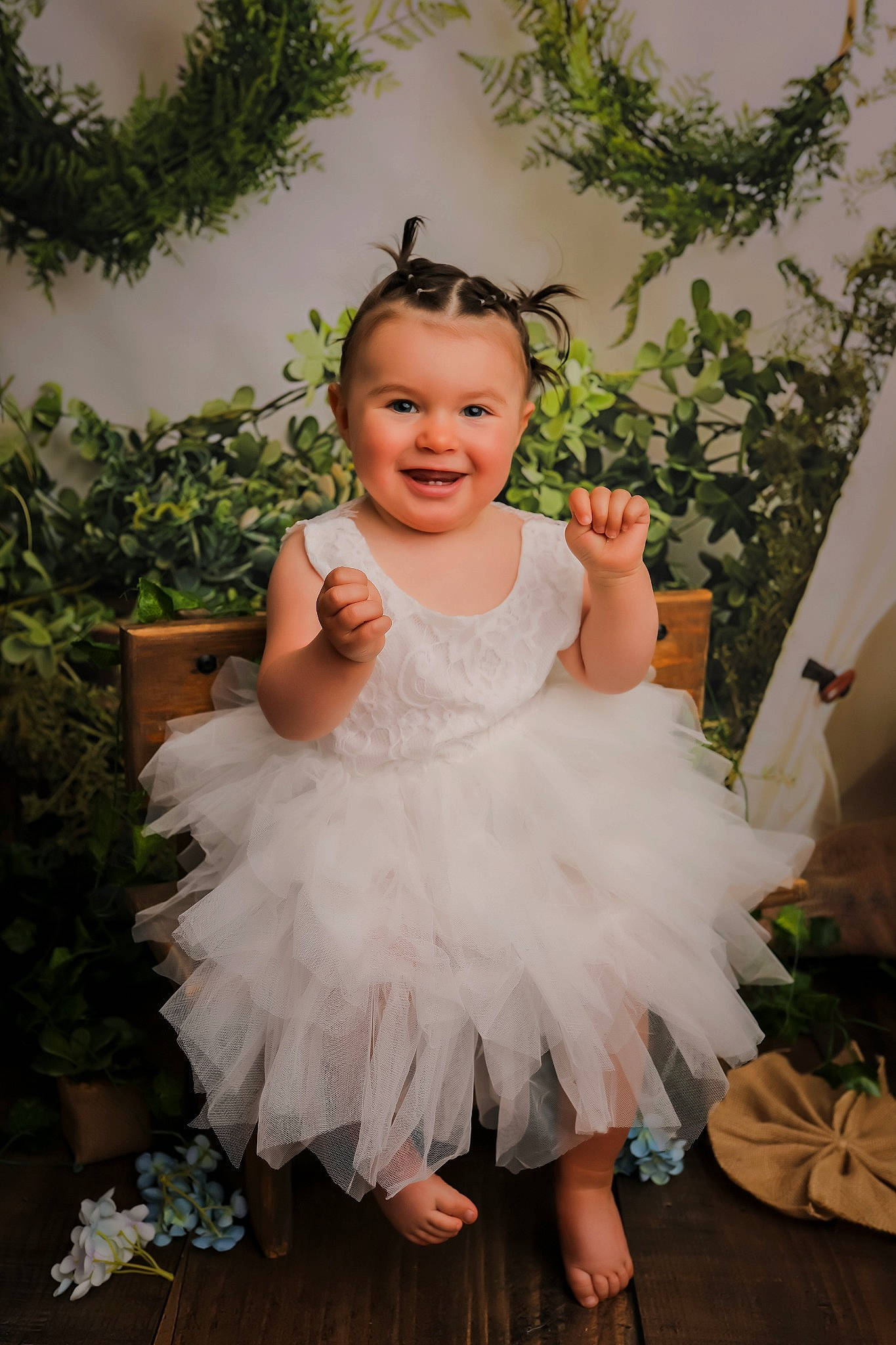 Jade participe au concours pour gagner de l'argent avec cette photo : baby_toddler_clothing, bridal_accessory, bridal_clothing, day_dress, dress, embellishment, face, flash_photography, formal_wear, happy, head, headpiece, iris, joy, person, pink, plant, skin, smile, sunglasses
