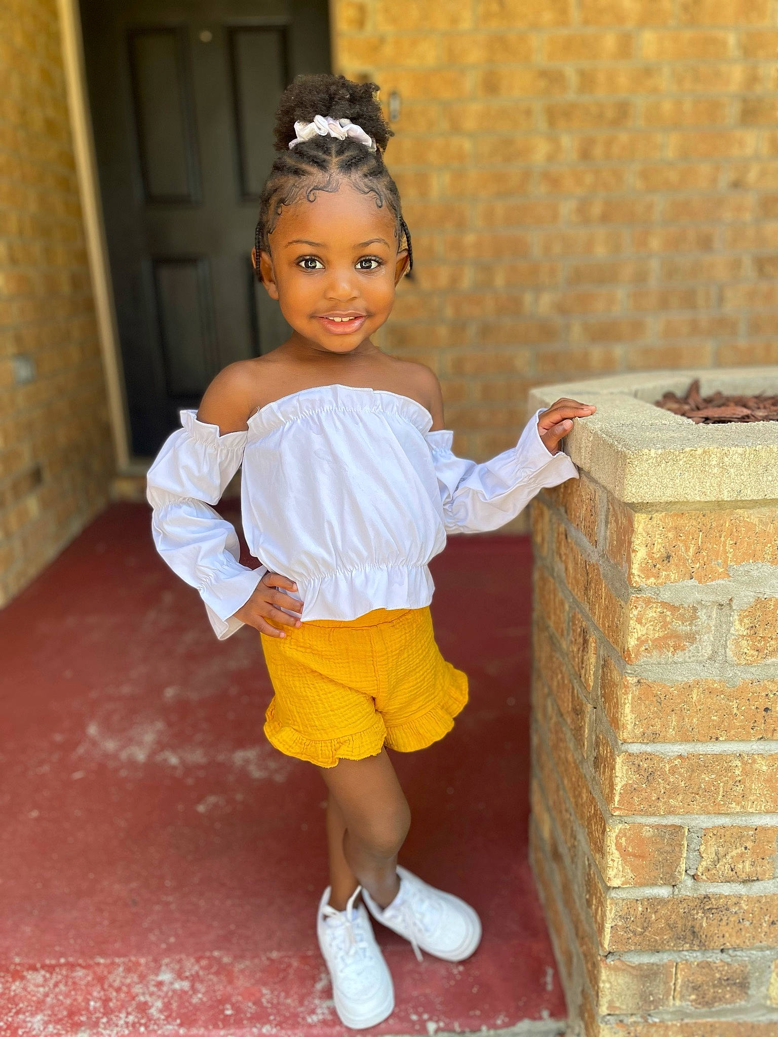 Elysia is registered to the contest to win money with this photo: baby_toddler_clothing, child, door, eye, fashion_design, flash_photography, fun, hair, hairstyle, happy, head, human_leg, jewellery, joy, leg, person, shoulder, smile, standing, thigh