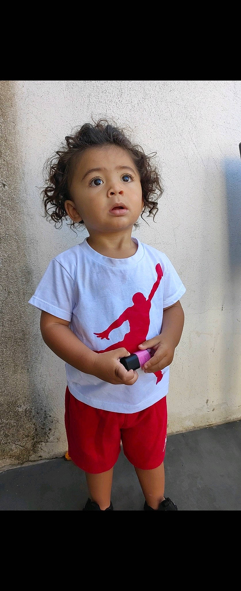 Ayden participe au concours pour gagner de l'argent avec cette photo : baby_toddler_clothing, cheek, child, electric_blue, eye, face, fun, hair, hairstyle, happy, head, human_leg, joint, lip, person, shorts, skin, sleeve, sportswear, surprise