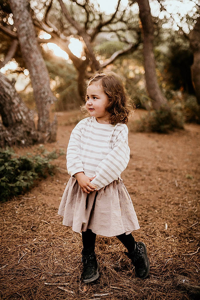 Charlie participe au concours pour gagner de l'argent avec cette photo : branch, facial_expression, flash_photography, forest, grass, hairstyle, happy, leg, light, people_in_nature, person, plant, sky, smile, standing, sunlight, tints_and_shades, toddler, tree, twig