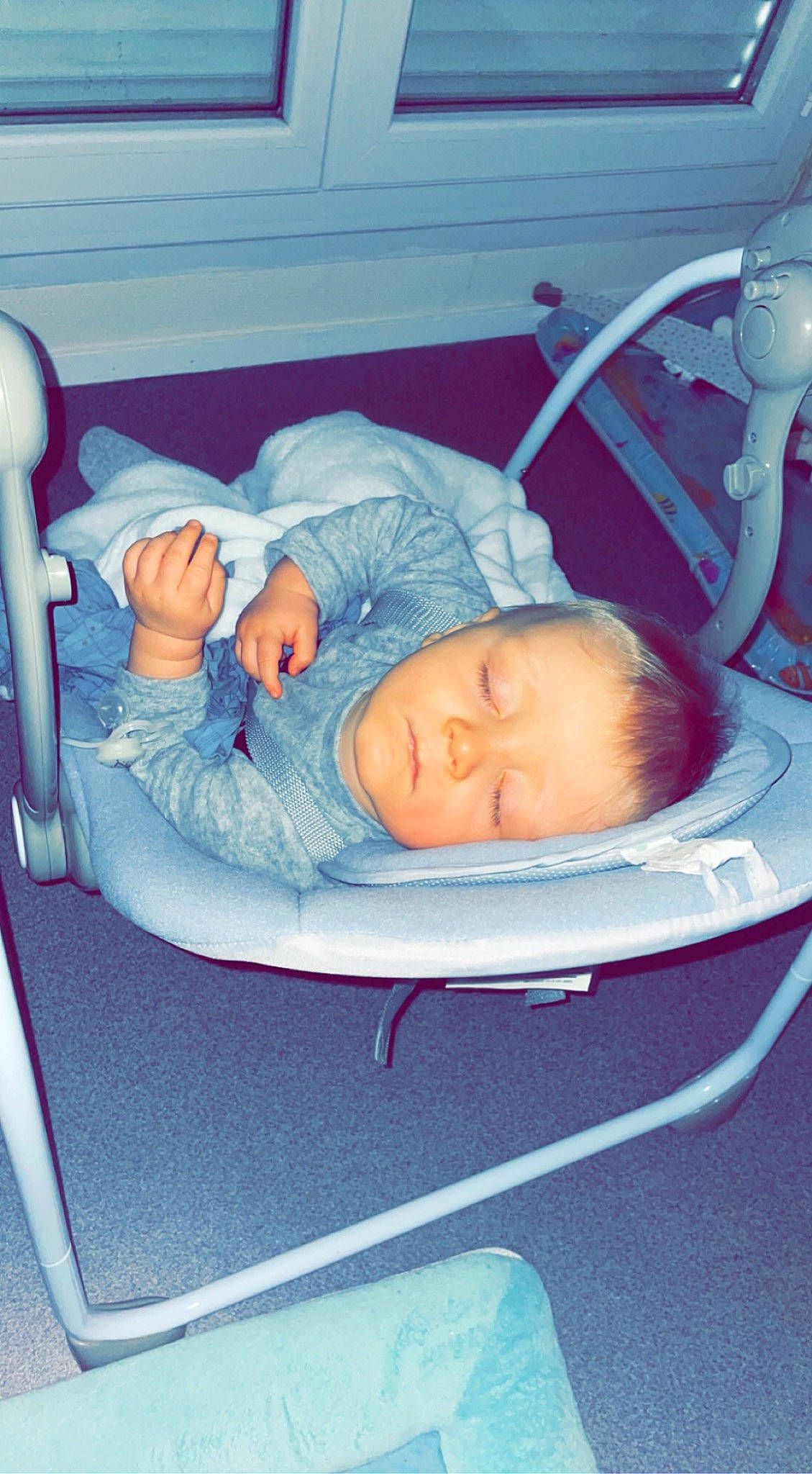 Mylann a rejoint le concours — aidez-le/la à gagner de superbes lots ! baby, baby_products, baby_safety, baby_sleeping, baby_toddler_clothing, child, comfort, hospital, hospital_bed, infant_bed, laundry_room, medical, nap, person, product, room, sitting, sleep, toddler, vacation