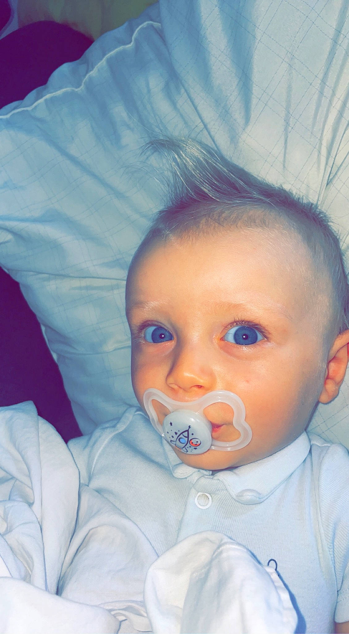 Mylann participe au concours pour gagner de l'argent avec cette photo : baby, baby_toddler_clothing, cheek, child, comfort, ear, electric_blue, eyebrow, eyelash, fun, happy, iris, lip, mouth, nose, organ, person, room, skin, sleeve