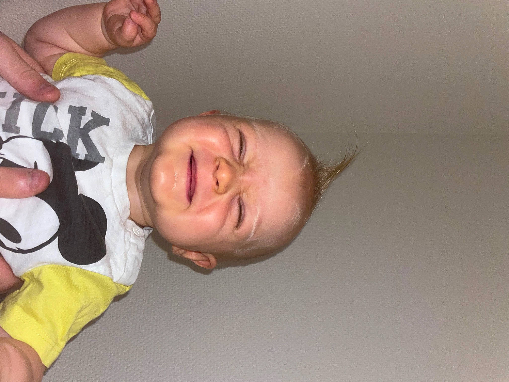 Mylann participe au concours pour gagner de l'argent avec cette photo : abdomen, baby, baby_products, baby_toddler_clothing, chest, child, comfort, elbow, fun, happy, person, sleep, sleeve, smile, t_shirt, thumb, toddler