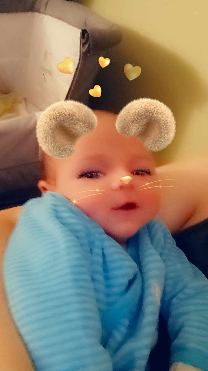 Noé a rejoint le concours — aidez-le/la à gagner de superbes lots ! baby, child, face, blue_blanket, mouse_ears_filter, whiskers, heart_emojis, indoor, person, cute, soft_focus, smile, newborn, wrapped, cozy, digital_filter, closeup, infant, portrait, playful
