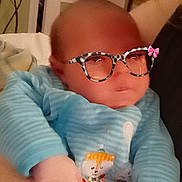 Noé participe au concours pour gagner de l'argent avec cette photo : baby, infant, child, glasses_filter, digital_effect, blue_clothing, animal_print, hand, arm, person, indoors, bedroom, door, bracelet, cute, holding, soft_lighting, face, head, playful