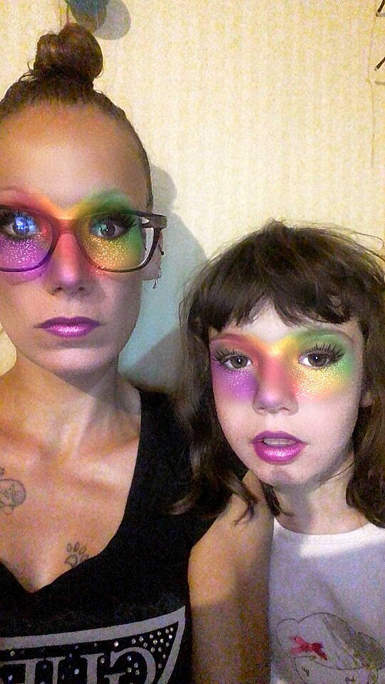 CAtalina a rejoint le concours — aidez-le/la à gagner de superbes lots ! beauty, black_hair, cool, eye, eyebrow, eyelash, eyewear, face, forehead, glasses, hair, hair_coloring, hairstyle, head, lip, person, photography, purple, selfie, sunglasses