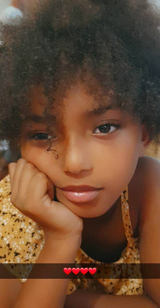 Naila participe au concours pour gagner de l'argent avec cette photo : adaptation, beauty, black, black_hair, cheek, child, chin, eyebrow, eyelash, facial_expression, flash_photography, forehead, hairstyle, happy, human, lip, nose, organ, people, person