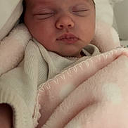 Sofia participe au concours pour gagner de l'argent avec cette photo : baby, newborn, sleeping, blanket, pink, polka_dot, face, closed_eyes, soft, cozy, infant, wrapped, bed, pale_skin, peaceful, clothing, cute, rest, young, portrait