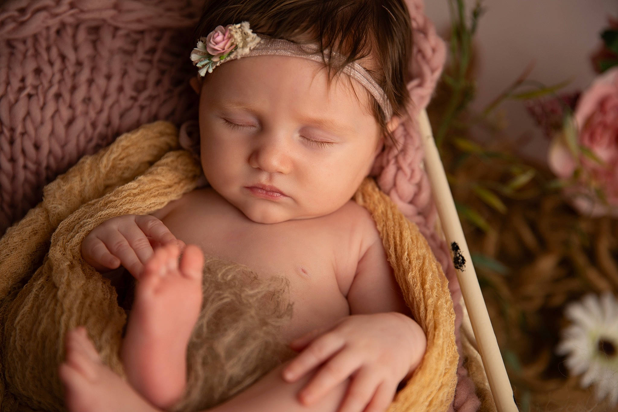 Katalya a rejoint le concours — aidez-le/la à gagner de superbes lots ! arm, baby, baby_toddler_clothing, cheek, child, eye, eyelash, finger, flash_photography, grass, happy, iris, leaf, lip, organ, person, pink, plant, skin, toddler