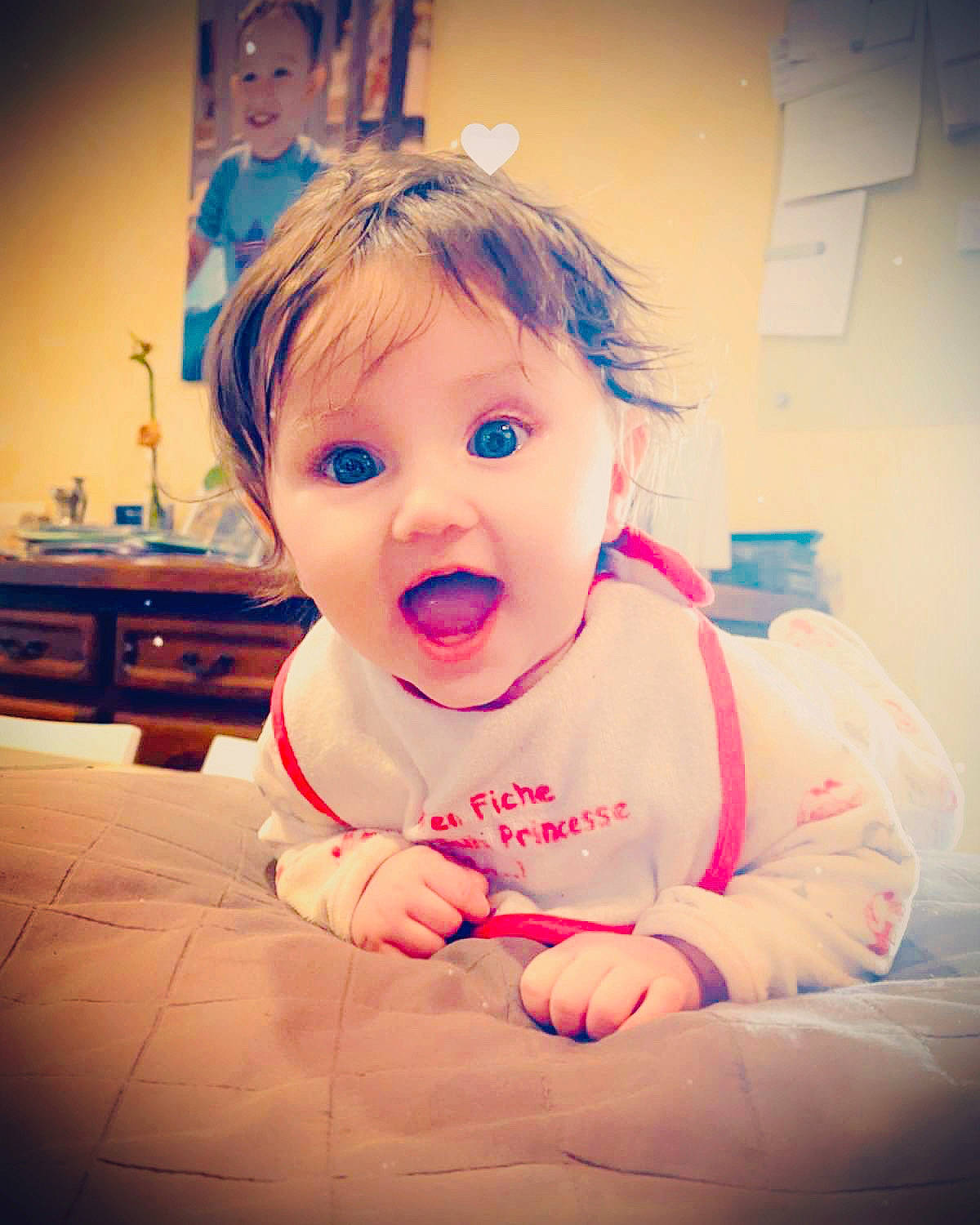 Katalya participe au concours pour gagner de l'argent avec cette photo : baby, baby_toddler_clothing, bench, cheek, child, cool, eyelash, flash_photography, flooring, fun, gesture, happy, iris, lip, nose, person, pink, sitting, skin, smile