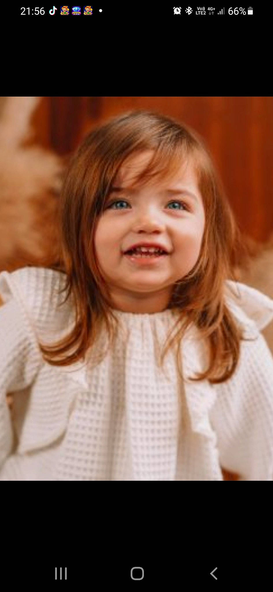 April participe au concours pour gagner de l'argent avec cette photo : bangs, beauty, blond, cheek, child, chin, dress_shirt, eyelash, facial_expression, flash_photography, gesture, hair, hairstyle, happy, iris, joy, lip, person, sleeve, smile