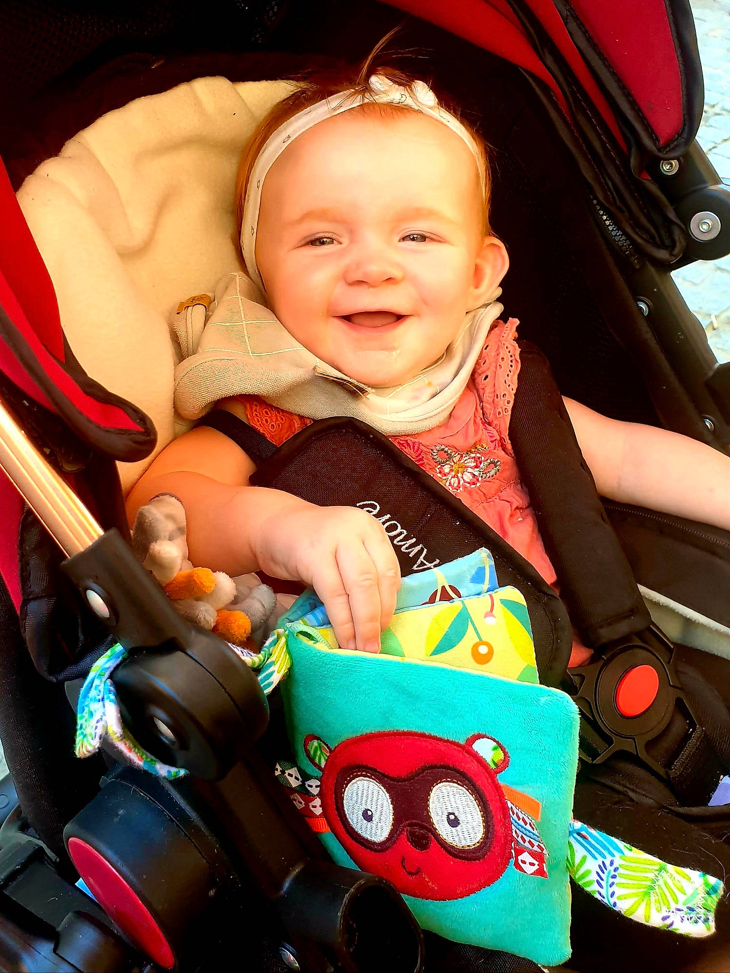 Louna a rejoint le concours — aidez-le/la à gagner de superbes lots ! baby, baby_carriage, baby_products, baby_safety, baby_toddler_clothing, baby_toys, cheek, child, comfort, cool, joy, laugh, mouth, nose, person, plastic, product, toddler