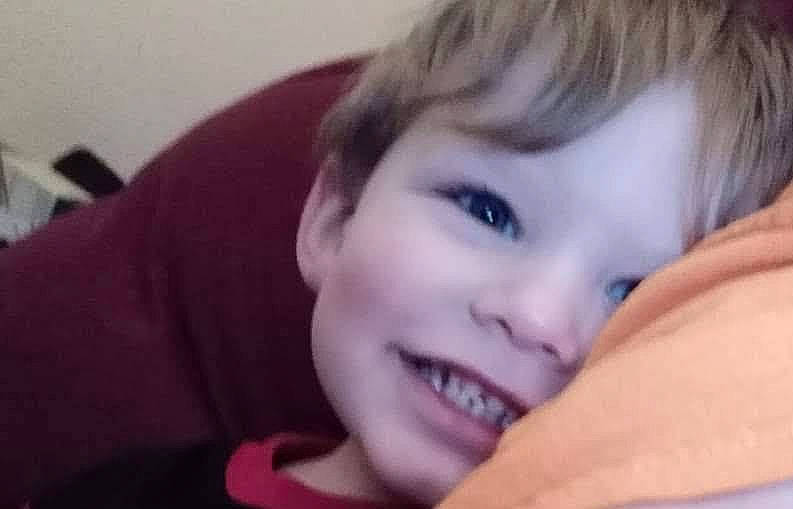 Isaiah is registered to the contest to win money with this photo: black_hair, cheek, ear, eye, eyebrow, eyelash, finger, forehead, gesture, hair, happy, iris, jaw, lip, long_hair, mouth, neck, nose, person, smile