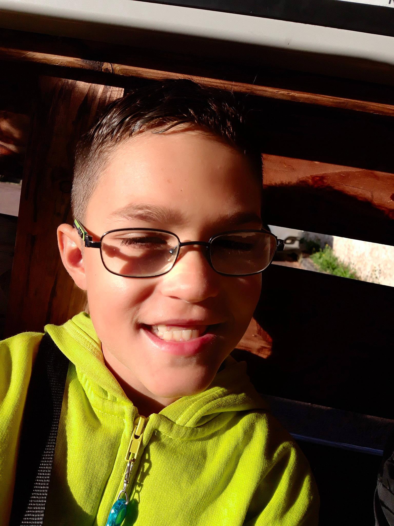 Kalvin participe au concours pour gagner de l'argent avec cette photo : cool, eyebrow, eyewear, face, forehead, glasses, happy, joy, lip, person, photography, smile, vision_care