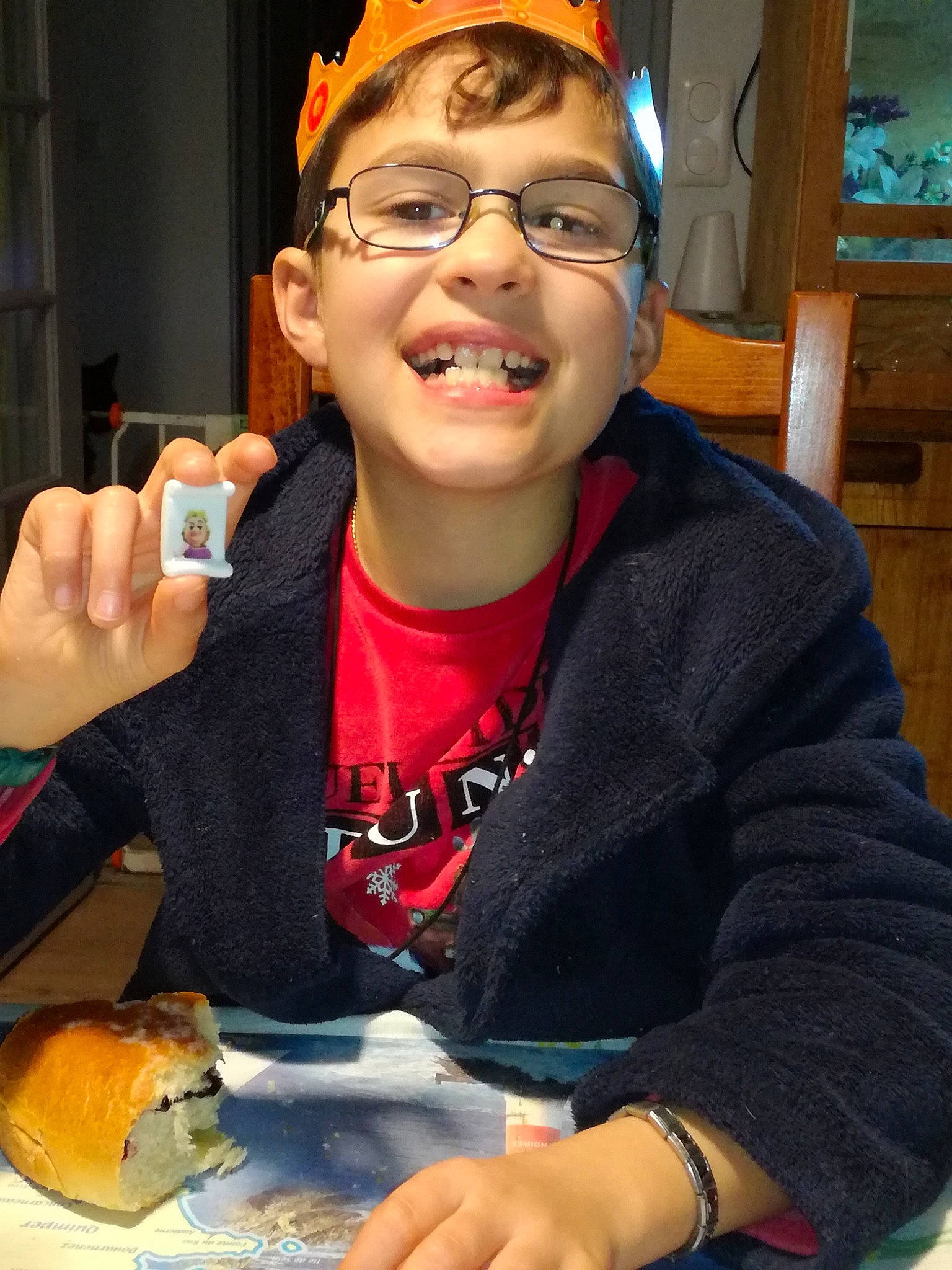 Kalvin a rejoint le concours — aidez-le/la à gagner de superbes lots ! dish, eating, eyewear, fast_food, food, glasses, joy, person