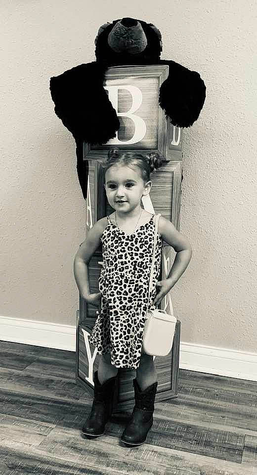 Kinzlie joined the competition — help win amazing prizes! black, black_and_white, eye, fashion, fashion_design, flash_photography, gesture, hair, happy, headgear, monochrome, monochrome_photography, one_piece_garment, person, photograph, shoulder, sleeve, smile, standing, style