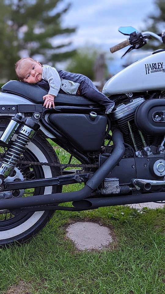 Arlow is registered to the contest to win money with this photo: alloy_wheel, automotive_design, automotive_exhaust, automotive_exterior, automotive_lighting, automotive_tire, bicycle_tire, fuel_tank, headlamp, helmet, land_vehicle, leg, motor_vehicle, motorcycle, person, rim, rolling, tire, tread, vehicle