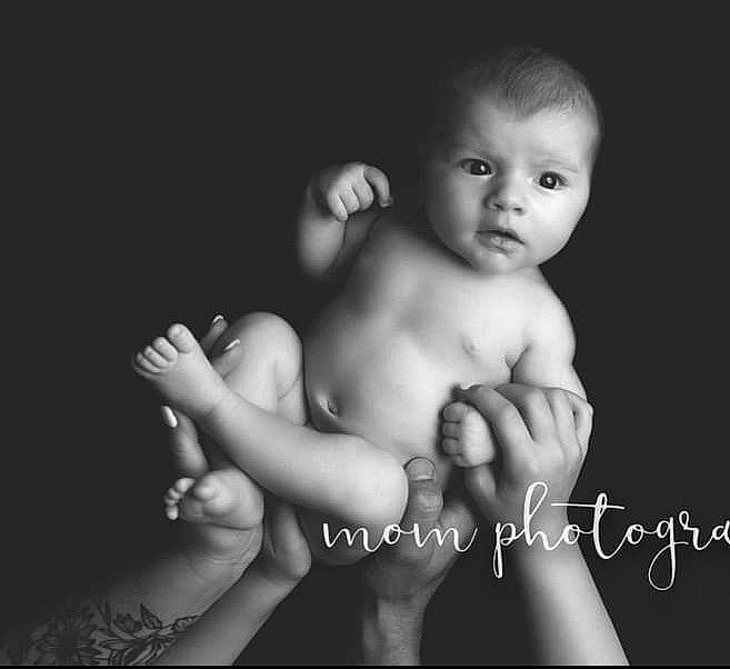 Mathyas participe au concours pour gagner de l'argent avec cette photo : baby, cheek, chest, child, eyebrow, eyelash, finger, flash_photography, gesture, hand, happy, human_body, mouth, muscle, neck, person, skin, stomach, thumb, toddler