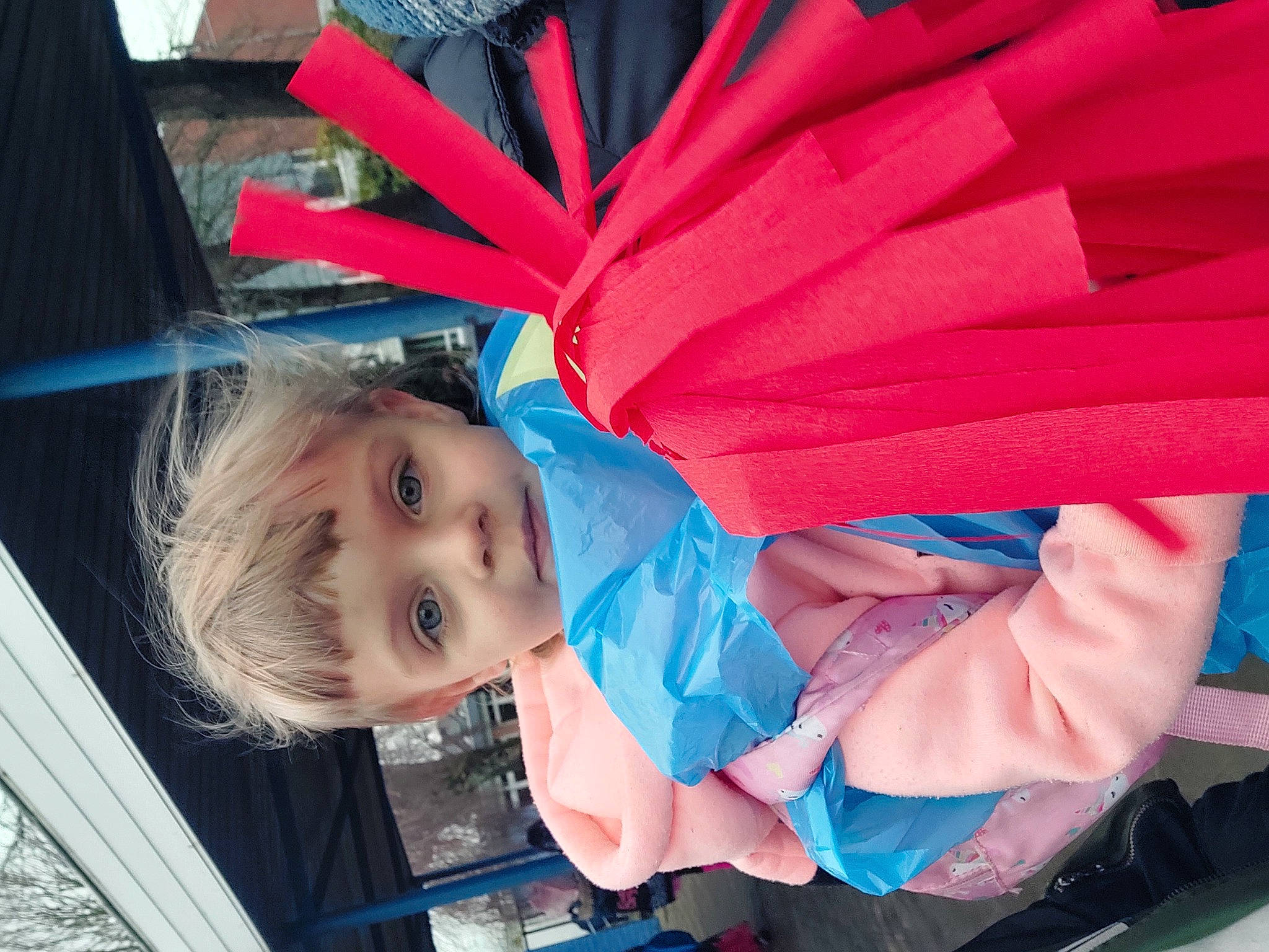 Ophelie a rejoint le concours — aidez-le/la à gagner de superbes lots ! baby, baby_products, carmine, child, electric_blue, fashion_accessory, fun, happy, leisure, magenta, pattern, people_in_nature, person, pink, recreation, smile, tints_and_shades, toddler, tree, umbrella