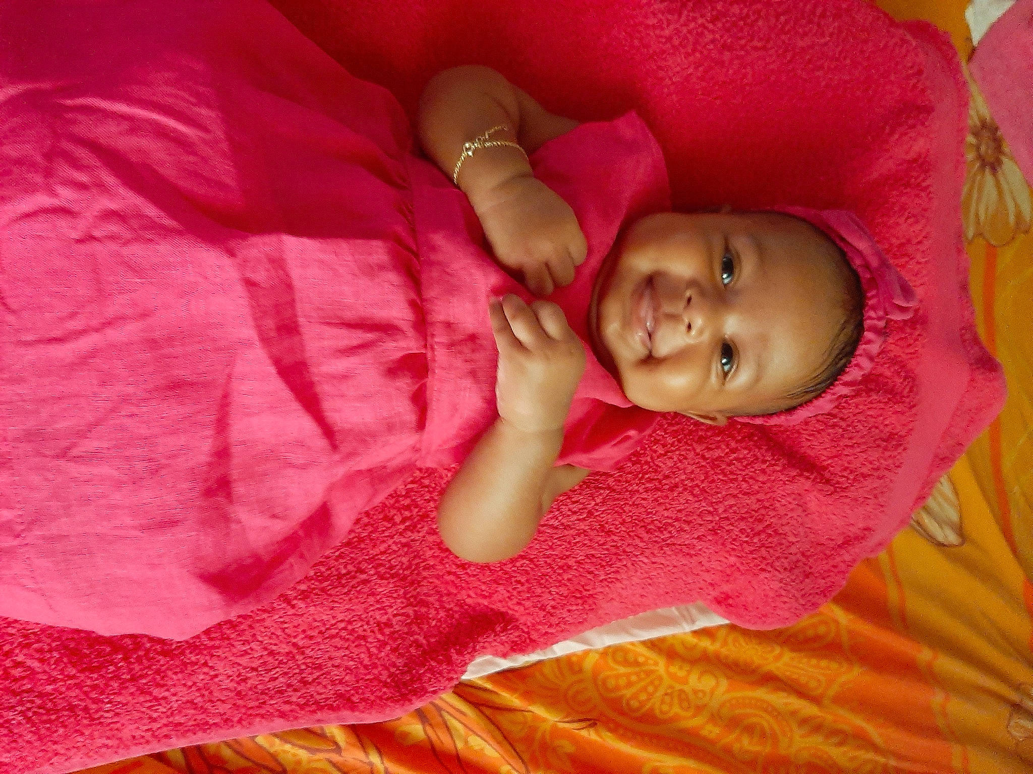 Adriana a rejoint le concours — aidez-le/la à gagner de superbes lots ! arm, baby, baby_toddler_clothing, cheek, comfort, eye, finger, hand, head, headgear, human_body, iris, joy, lip, mammal, nose, person, pink, skin, sleeve