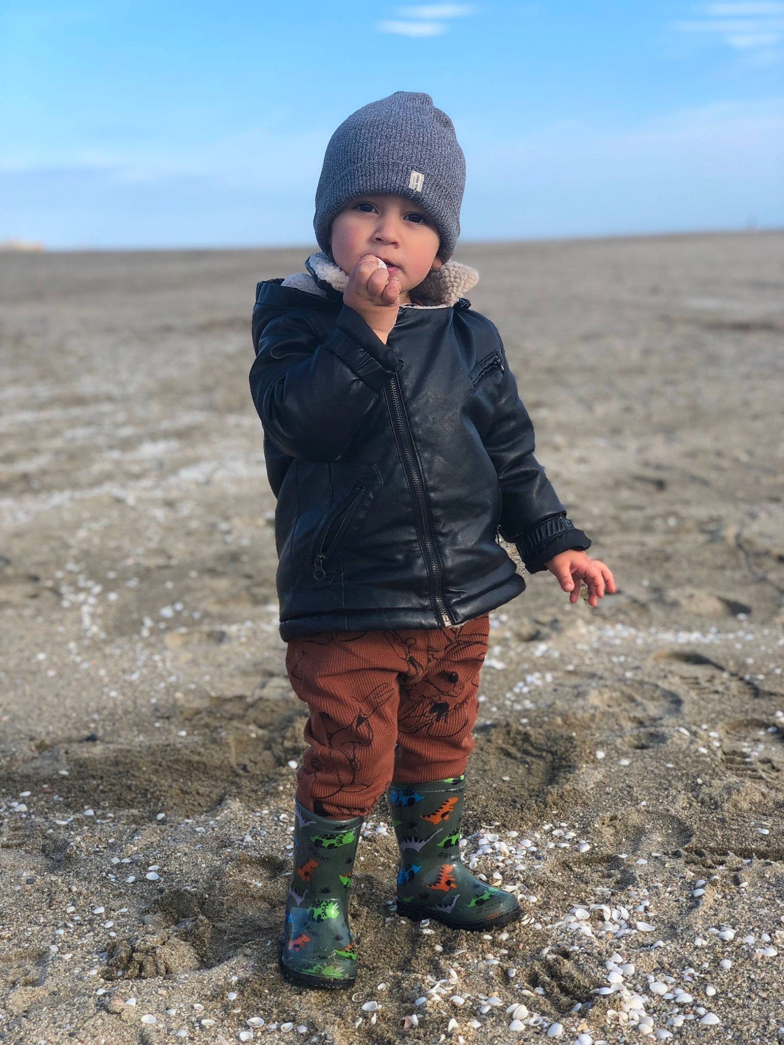 Meyssan a rejoint le concours — aidez-le/la à gagner de superbes lots ! child, cloud, electric_blue, face, fell, freezing, fun, grassland, headwear, horizon, jacket, landscape, mountainous_landforms, people_in_nature, person, recreation, rock, sky, sleeve, soil