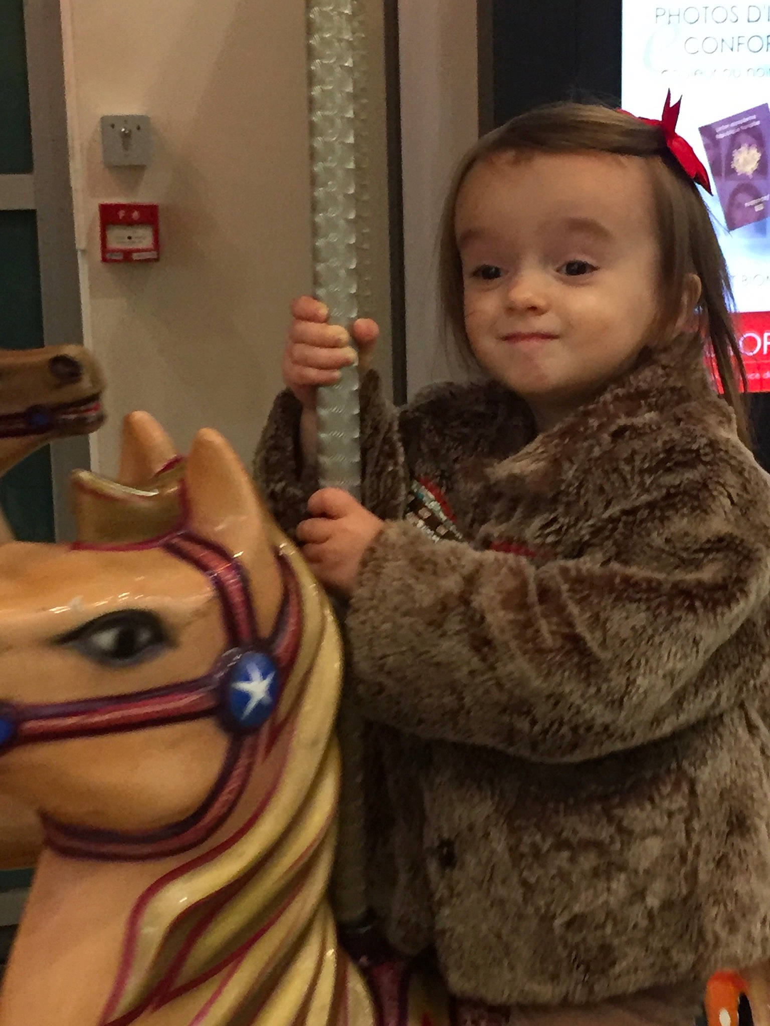 Aleïda participe au concours pour gagner de l'argent avec cette photo : cheek, child, ear, fawn, fun, head, long_hair, neck, person, recreation, skin, smile, toddler