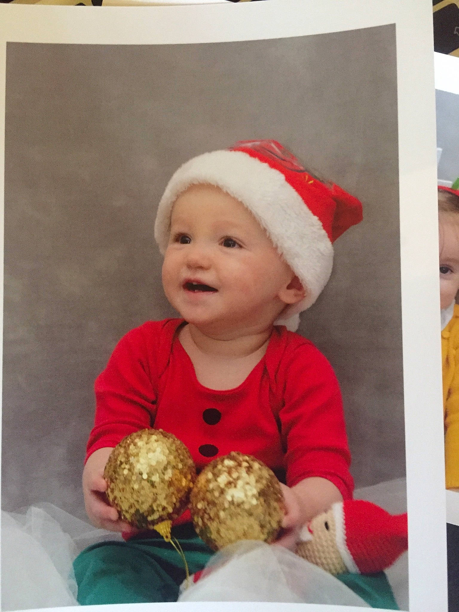 Hector a rejoint le concours — aidez-le/la à gagner de superbes lots ! baby, child, christmas, christmas_eve, christmas_ornament, fictional_character, holiday, person, santa_claus, smile, toddler