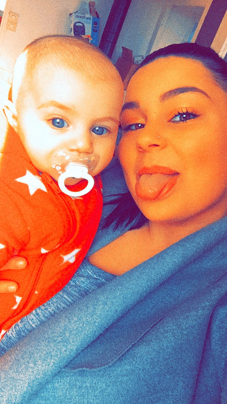 Ylianna a rejoint le concours — aidez-le/la à gagner de superbes lots ! azure, baby_toddler_clothing, beauty, blue, cheek, cool, electric_blue, eyebrow, eyelash, facial_expression, forehead, fun, happy, iris, lip, mouth, neck, nose, orange, person