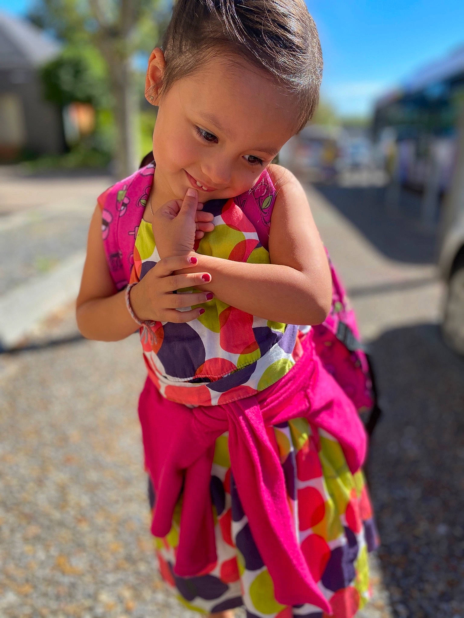 Lyna participe au concours pour gagner de l'argent avec cette photo : baby_toddler_clothing, child, dress, eye, grass, hair, hairstyle, happy, head, leisure, magenta, person, pink, recreation, shoulder, skin, sky, street_fashion, summer, toddler