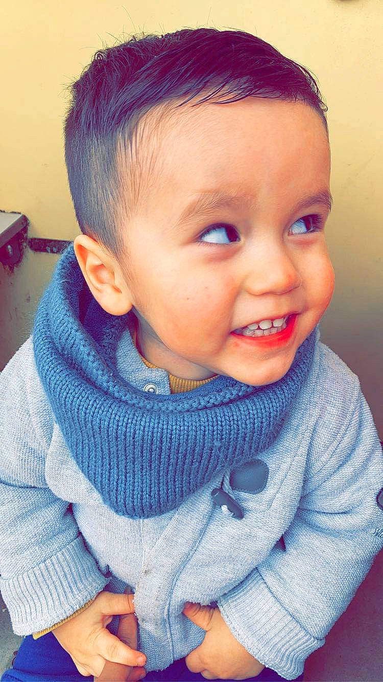 Ezra a rejoint le concours — aidez-le/la à gagner de superbes lots ! azure, baby_toddler_clothing, blue, cheek, clothing, ear, eyebrow, eyelash, forehead, hair, happy, jaw, lip, mouth, neck, nose, outerwear, person, shoulder, skin