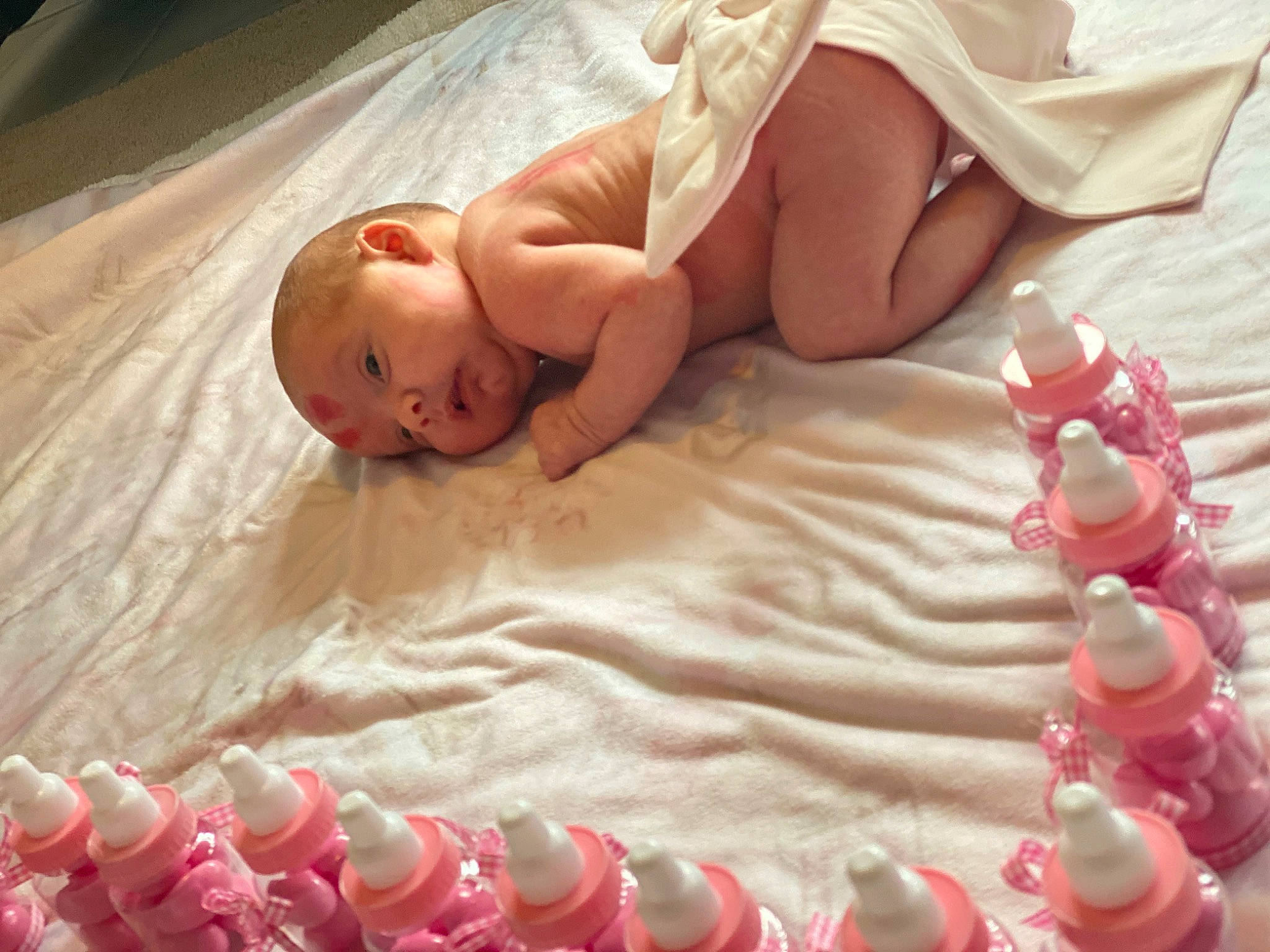 Ezequiel participe au concours pour gagner de l'argent avec cette photo : baby, blanket, child, finger, hand, person, pink, product, textile, toddler