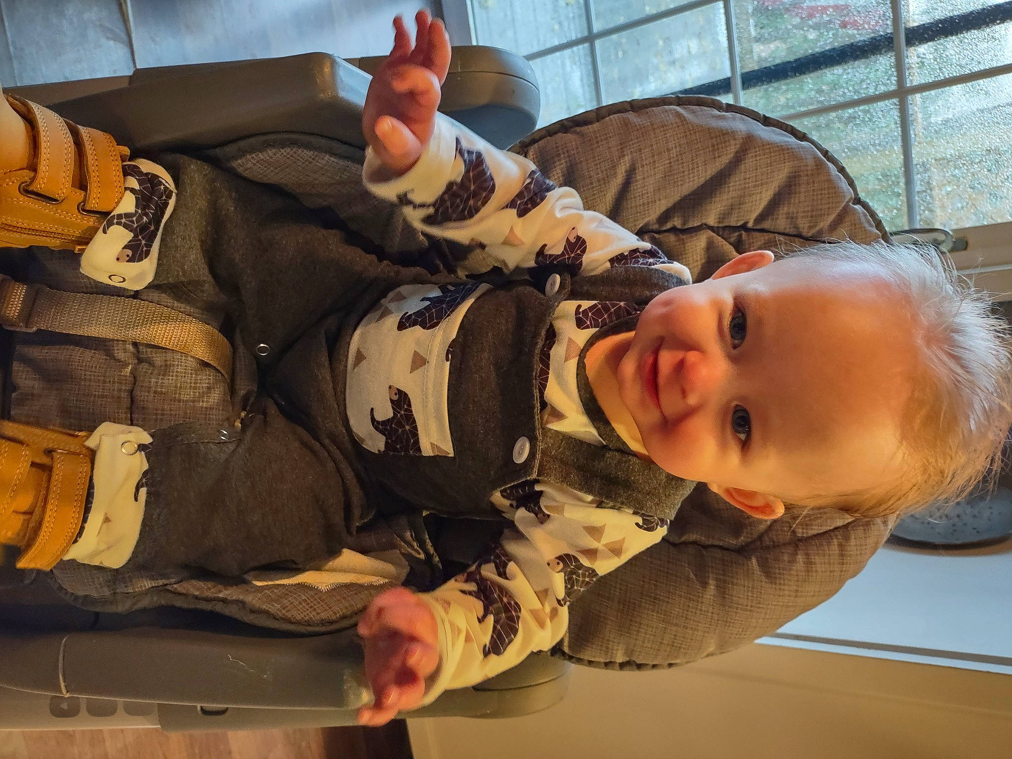 Zealand is registered to the contest to win money with this photo: army, baby, baby_toddler_clothing, camouflage, child, comfort, fun, head, human_body, marines, military, military_camouflage, military_organization, military_person, military_uniform, pattern, person, smile, soldier, toddler