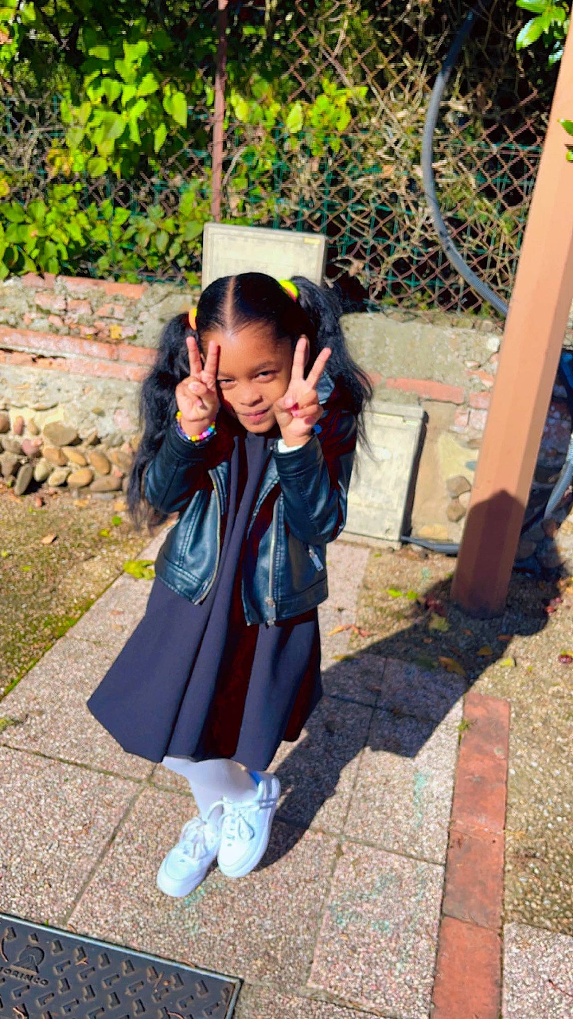 Sarah participe au concours pour gagner de l'argent avec cette photo : bangs, black_hair, child, costume, electric_blue, formal_wear, fun, grass, happy, hime_cut, joy, leisure, pattern, person, plant, recreation, sitting, smile, spring, tourism