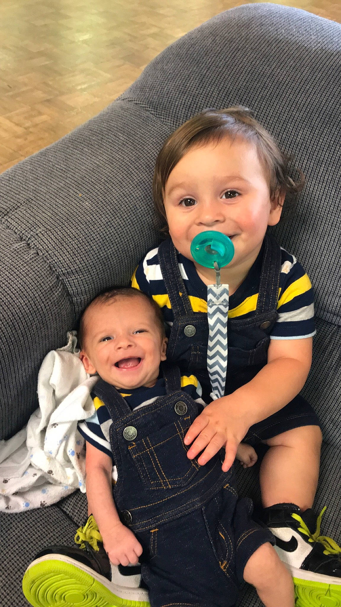 Immanuel is registered to the contest to win money with this photo: baby, baby_products, cheek, child, iris, leg, person, product, sibling, sitting, skin, smile, toddler