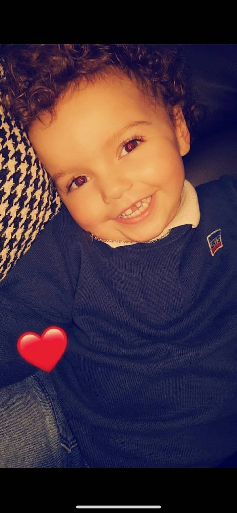 Maëlan participe au concours pour gagner de l'argent avec cette photo : arm, cheek, chin, eye, eyebrow, finger, flash_photography, forehead, hair, happy, head, iris, joy, lip, mouth, neck, nose, organ, person, skin