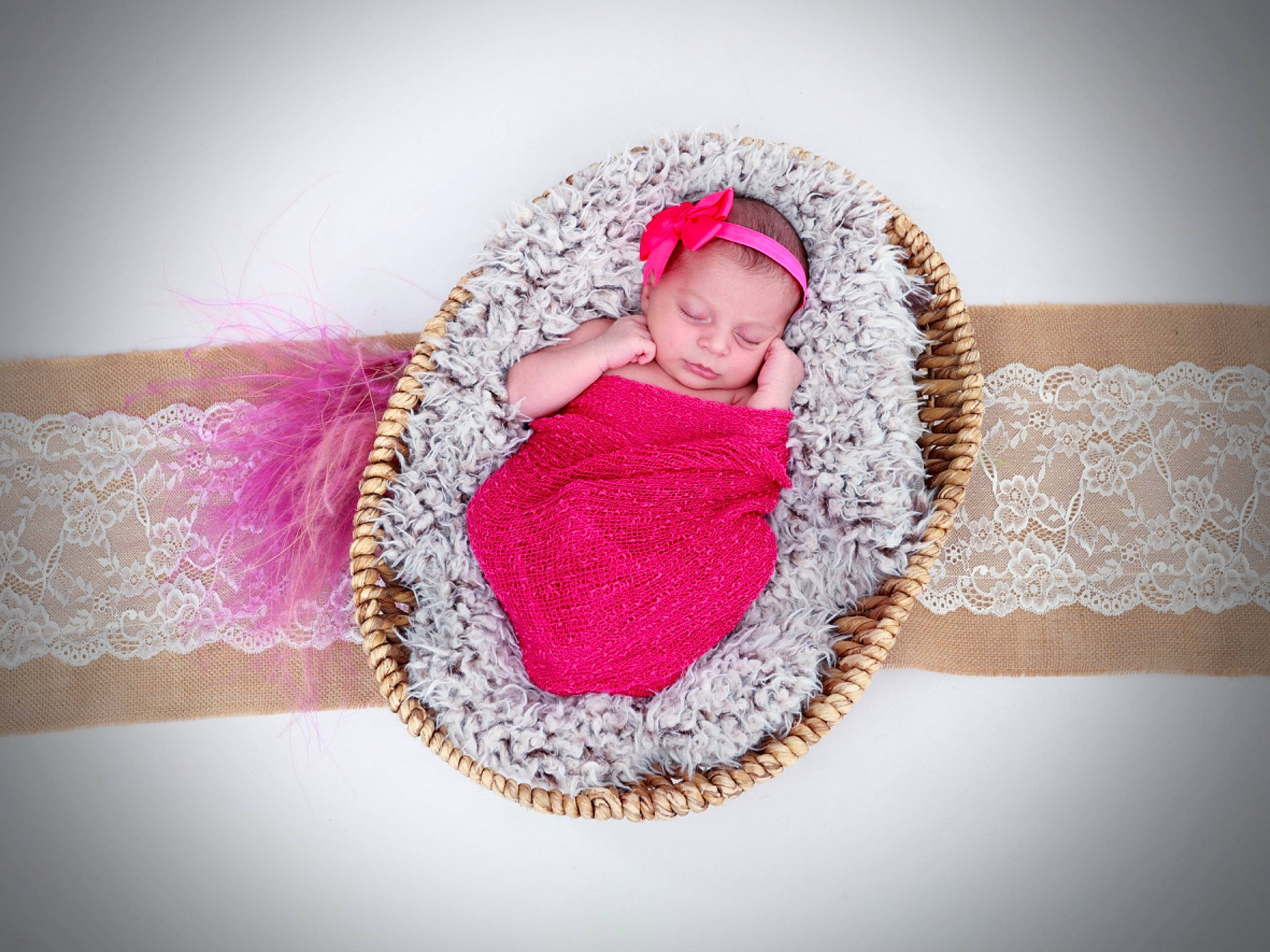 Rose a rejoint le concours — aidez-le/la à gagner de superbes lots ! baby, baby_toddler_clothing, beanie, bonnet, cap, child, costume_accessory, crochet, fashion_accessory, fur, hat, headgear, pattern, person, pink, product, textile, toddler, wool