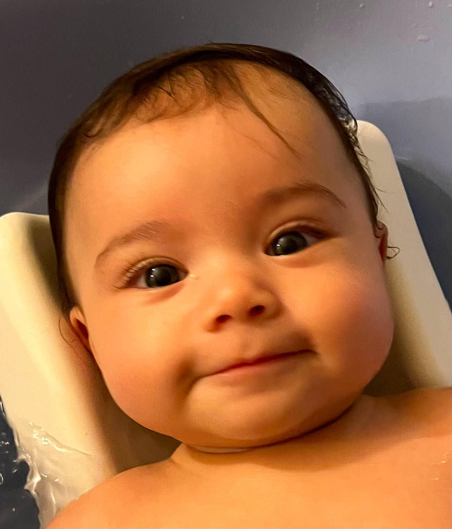 Sïana participe au concours pour gagner de l'argent avec cette photo : cheek, chin, ear, eye, eyebrow, eyelash, facial_expression, forehead, hair, hairstyle, happy, human_body, iris, jaw, lip, mouth, neck, nose, person, skin