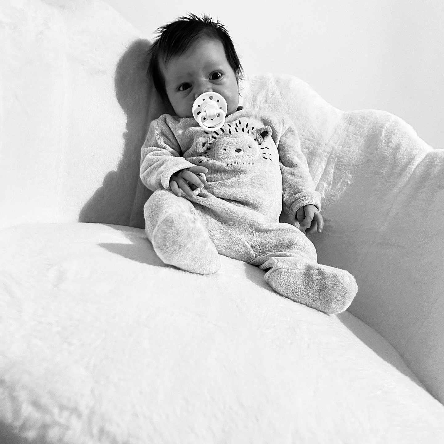 Mayina participe au concours pour gagner de l'argent avec cette photo : baby, blanket, bodypart, clothing, couch, cushion, face, finger, furniture, hand, happy, head, homedecor, hosiery, newborn, person, photography, portrait, smile, sock