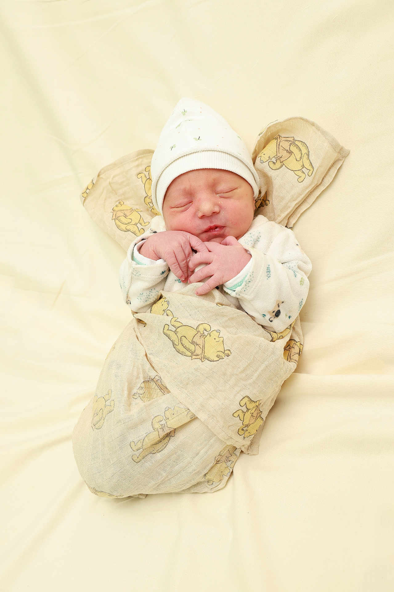 Ayden participe au concours pour gagner de l'argent avec cette photo : baby, newborn, swaddle, blanket, hat, sleeping, infant, cozy, bed, hands, face, portrait, cute, nursery, soft_texture, patterned_fabric, cream_background, peaceful, wrapped, sleeping_baby